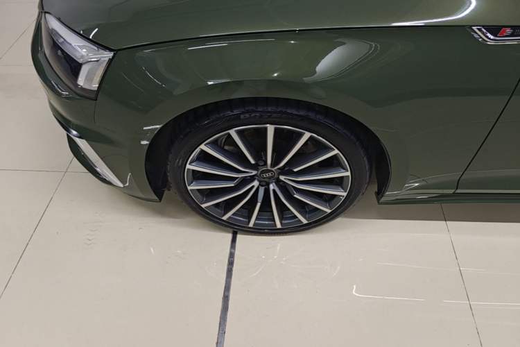 Used Audi A5 2023 Sportback 40 TFSI quattro Luxury Dynamic Edition Left Front Wheel Hub