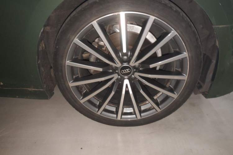 Used Audi A5 2023 Sportback 40 TFSI quattro Luxury Dynamic Edition Right Front Wheel Hub