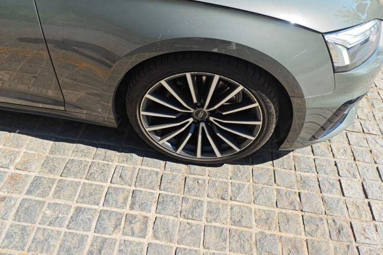 Used Audi A5 2023 Sportback 40 TFSI quattro Luxury Dynamic Edition Right Front Wheel Hub