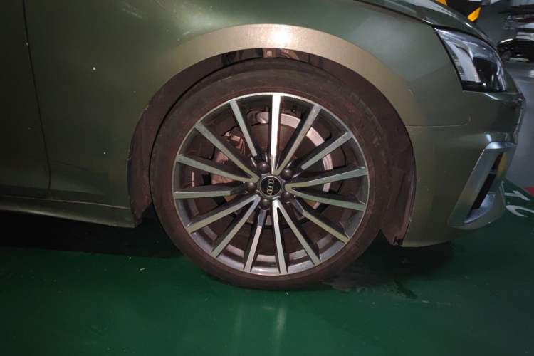 Used Audi A5 2023 Sportback 40 TFSI quattro Luxury Dynamic Edition Right Front Wheel Hub