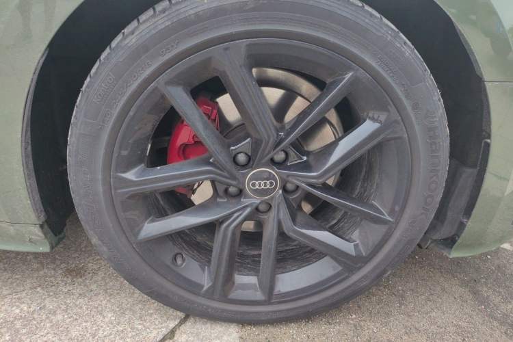Used Audi A5 2023 Coupe 40 TFSI Fashionable and Dynamic Model Right Front Wheel Hub
