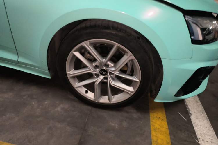 Used Audi A5 2023 Sportback 40 TFSI Fashionable and Dynamic Model Right Front Wheel Hub