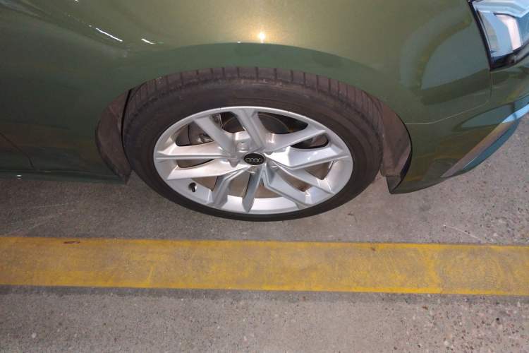 Used Audi A5 2023 Coupe 40 TFSI Fashionable and Dynamic Model Right Front Wheel Hub