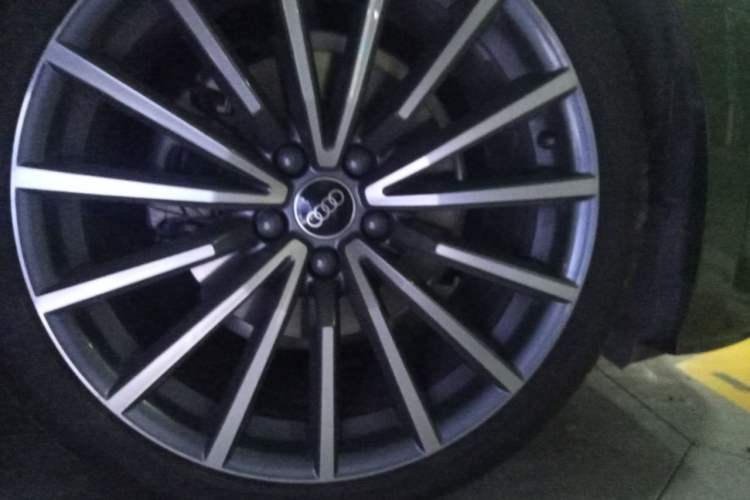 Used Audi A5 2023 Sportback 40 TFSI quattro Luxury Dynamic Edition Right Front Wheel Hub