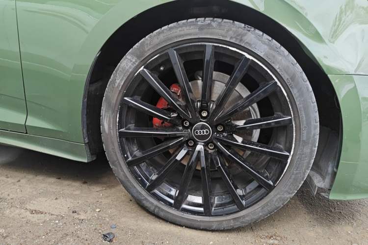 Used Audi A5 2023 Sportback 40 TFSI quattro Luxury Dynamic Edition Right Front Wheel Hub