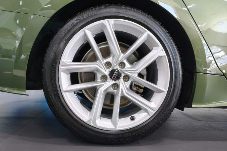 Used Audi A5 2023 Sportback 40 TFSI Fashionable and Dynamic Model Right Rear Wheel Hub