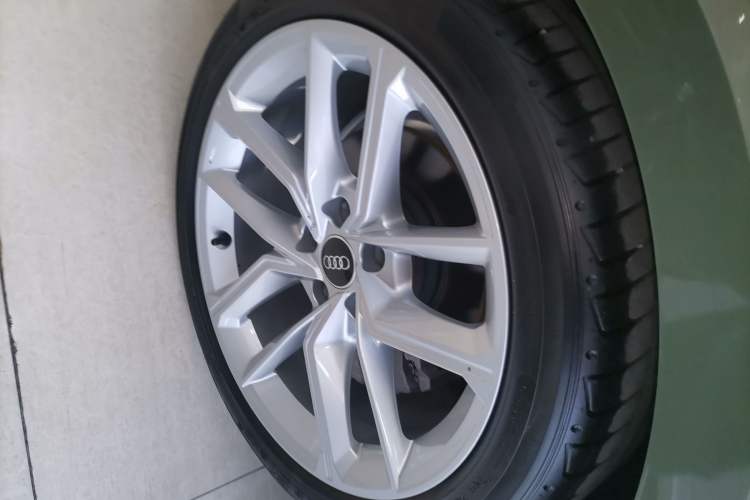 Used Audi A5 2023 Coupe 40 TFSI Fashionable and Dynamic Model Right Rear Wheel Hub