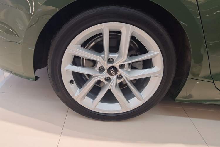 Used Audi A5 2023 Sportback 40 TFSI Fashionable and Dynamic Model Right Rear Wheel Hub