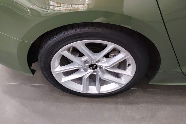 Used Audi A5 2023 Sportback 40 TFSI Fashionable and Dynamic Model Right Rear Wheel Hub
