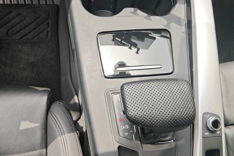 Used Audi A5 2023 Sportback 40 TFSI Fashionable and Dynamic Model Gear Lever