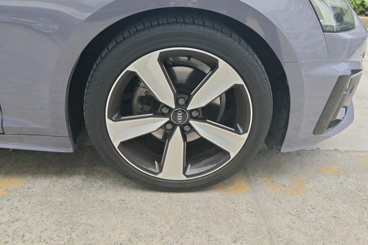 Used Audi A5 2023 Sportback 40 TFSI Fashionable and Dynamic Model Right Front Wheel Hub