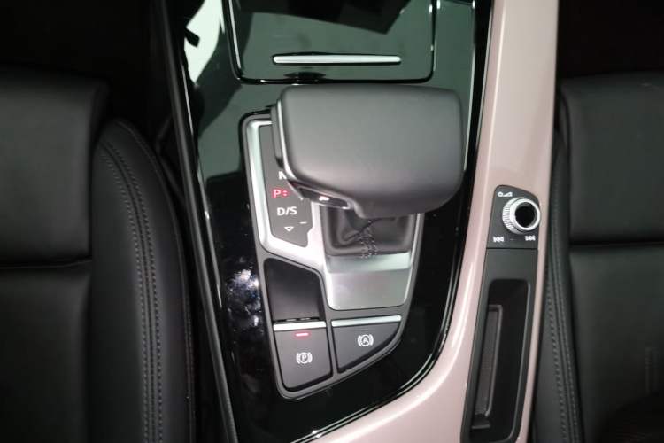 Used Audi A5 2023 Sportback 40 TFSI Fashionable and Dynamic Model Gear Lever