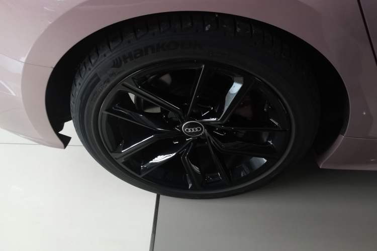 Used Audi A5 2023 Sportback 40 TFSI Fashionable and Dynamic Model Right Rear Wheel Hub