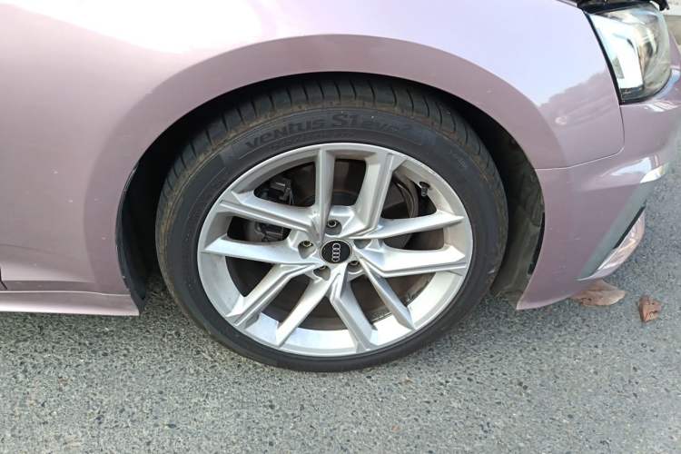 Used Audi A5 2023 Sportback 40 TFSI Fashionable and Dynamic Model Right Front Wheel Hub