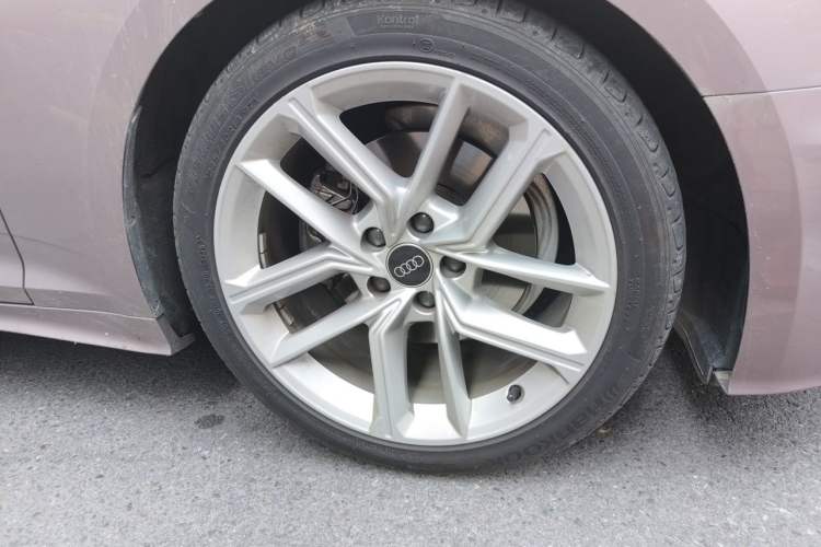 Used Audi A5 2023 Coupe 40 TFSI Fashionable and Dynamic Model Right Front Wheel Hub