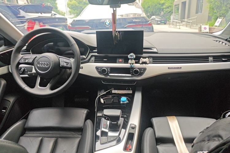 Used Audi A5 2023 Sportback 40 TFSI quattro Luxury Dynamic Edition Center Console