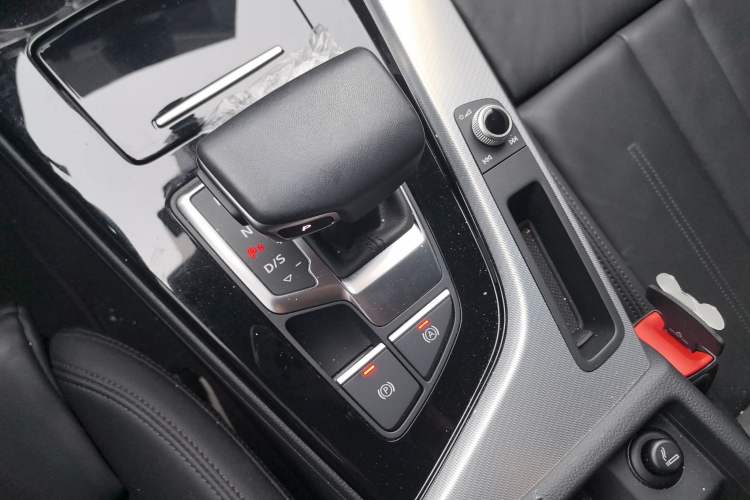 Used Audi A5 2023 Sportback 40 TFSI Fashionable and Dynamic Model Gear Lever