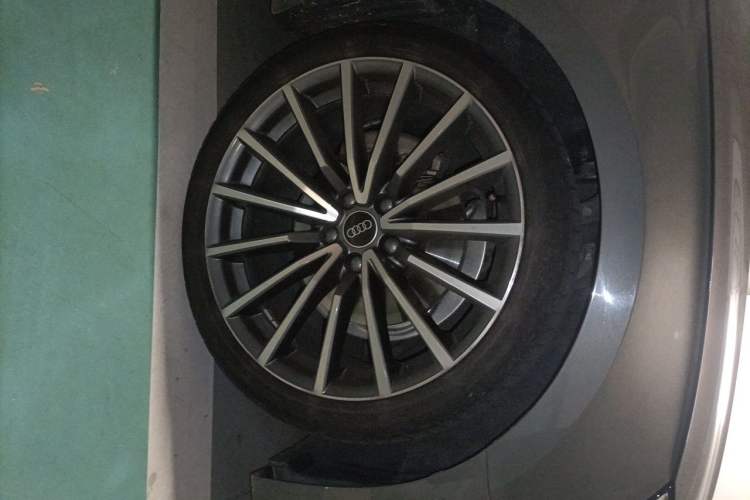 Used Audi A5 2023 Sportback 40 TFSI quattro Luxury Dynamic Edition Right Front Wheel Hub