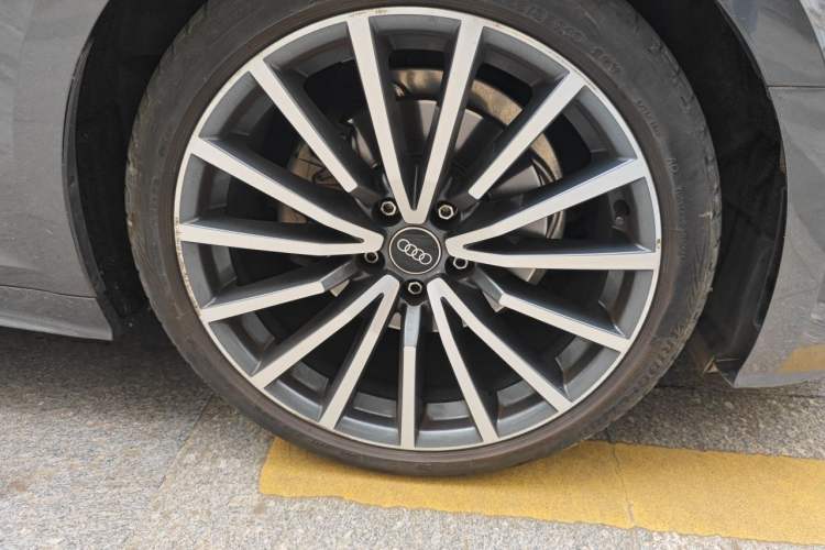 Used Audi A5 2023 Sportback 40 TFSI quattro Luxury Dynamic Edition Right Front Wheel Hub