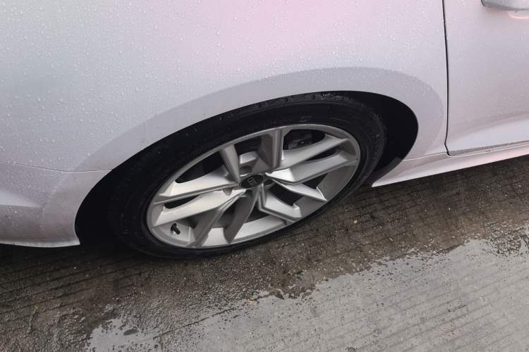Used Audi A5 2023 Sportback 40 TFSI Fashionable and Dynamic Model Right Rear Wheel Hub