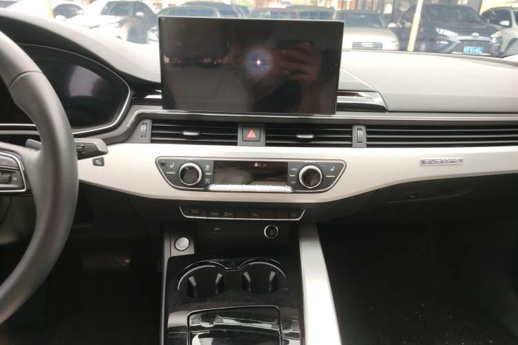 Used Audi A5 2023 Sportback 40 TFSI quattro Luxury Dynamic Edition Audio And AC Panel