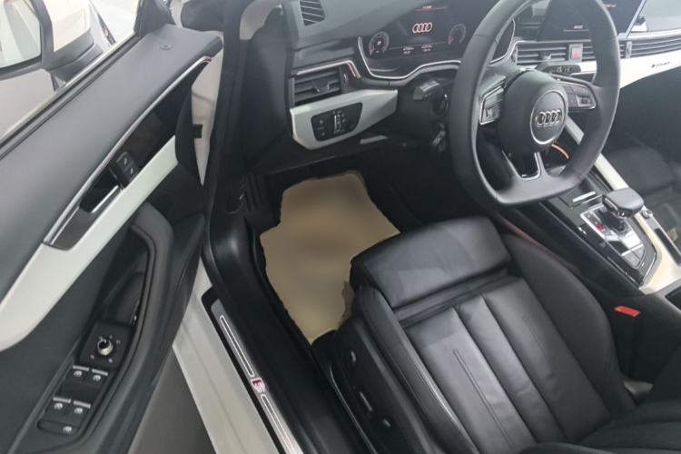Used Audi A5 2023 Sportback 40 TFSI quattro Luxury Dynamic Edition Driver Seat