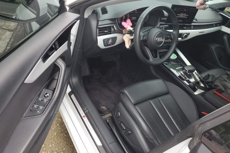 Used Audi A5 2023 Sportback 40 TFSI quattro Luxury Dynamic Edition Driver Seat