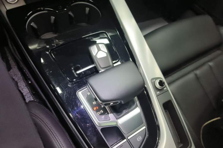 Used Audi A5 2023 Sportback 40 TFSI Fashionable and Dynamic Model Gear Lever