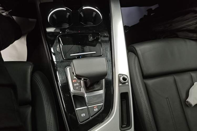 Used Audi A5 2023 Sportback 40 TFSI Fashionable and Dynamic Model Gear Lever