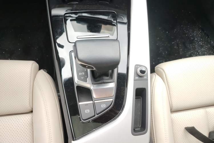 Used Audi A5 2023 Sportback 40 TFSI quattro Luxury Dynamic Edition Gear Lever