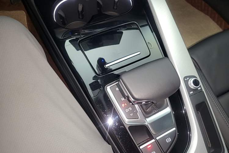 Used Audi A5 2023 Sportback 40 TFSI Fashionable and Dynamic Model Gear Lever