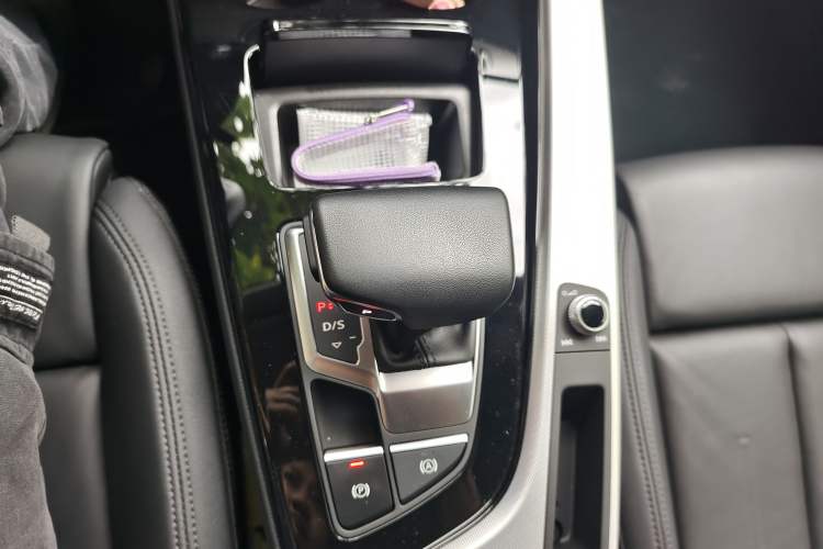 Used Audi A5 2023 Sportback 40 TFSI Fashionable and Dynamic Model Gear Lever