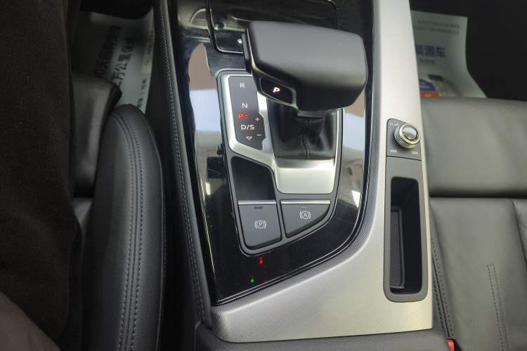 Used Audi A5 2023 Coupe 40 TFSI Fashionable and Dynamic Model Gear Lever