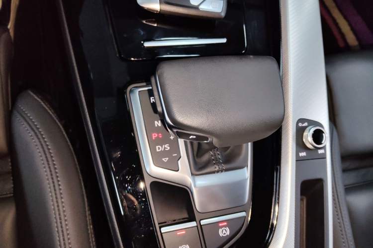 Used Audi A5 2023 Sportback 40 TFSI Fashionable and Dynamic Model Gear Lever