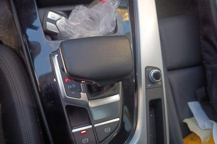 Used Audi A5 2023 Sportback 40 TFSI Fashionable and Dynamic Model Gear Lever
