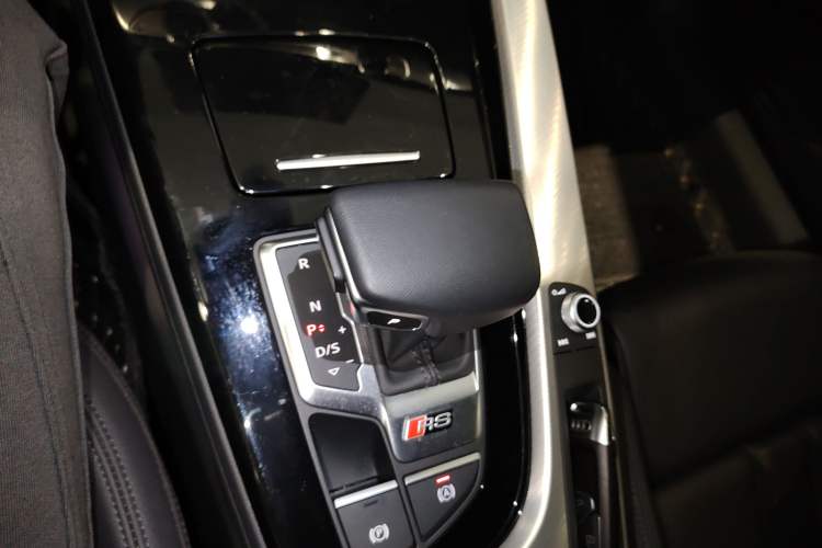 Used Audi A5 2023 Coupe 40 TFSI Fashionable and Dynamic Model Gear Lever