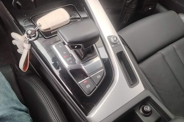 Used Audi A5 2023 Coupe 40 TFSI Fashionable and Dynamic Model Gear Lever