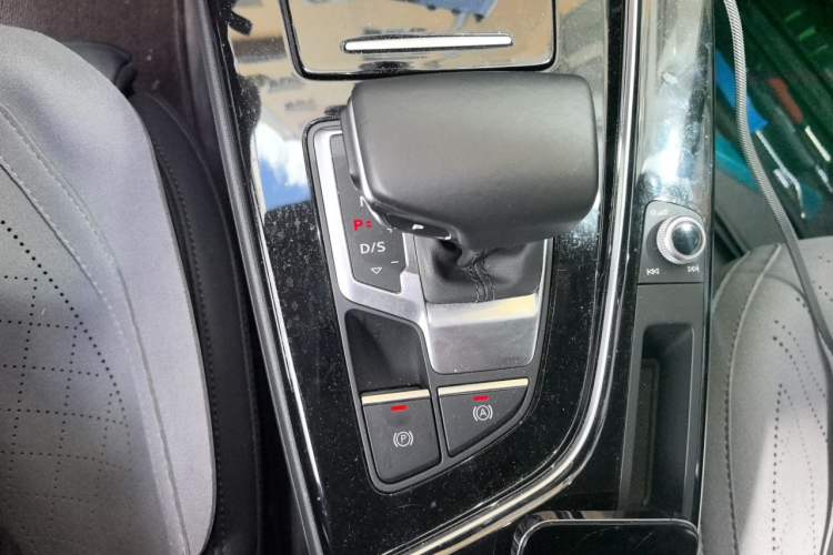 Used Audi A5 2023 Sportback 40 TFSI Fashionable and Dynamic Model Gear Lever