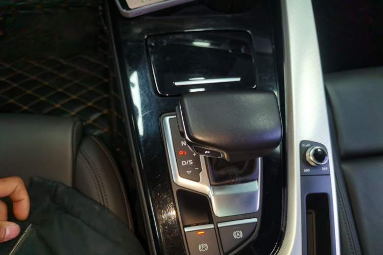 Used Audi A5 2023 Sportback 40 TFSI Fashionable and Dynamic Model Gear Lever