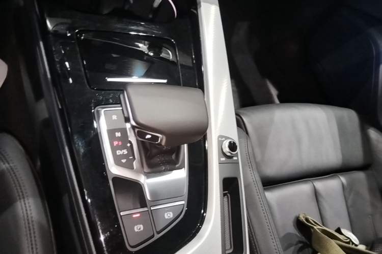 Used Audi A5 2023 Sportback 40 TFSI Fashionable and Dynamic Model Gear Lever
