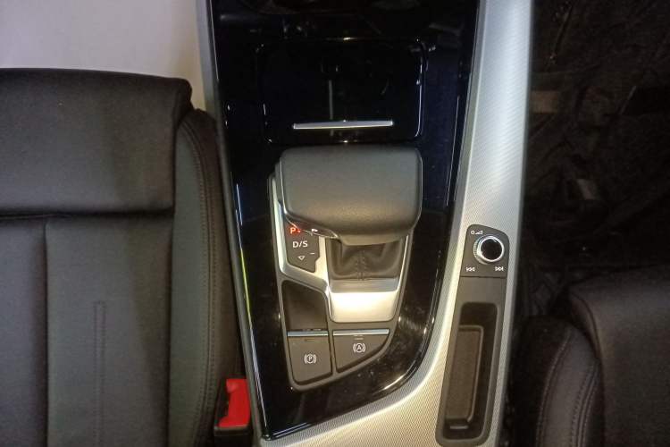 Used Audi A5 2023 Coupe 40 TFSI Fashionable and Dynamic Model Gear Lever