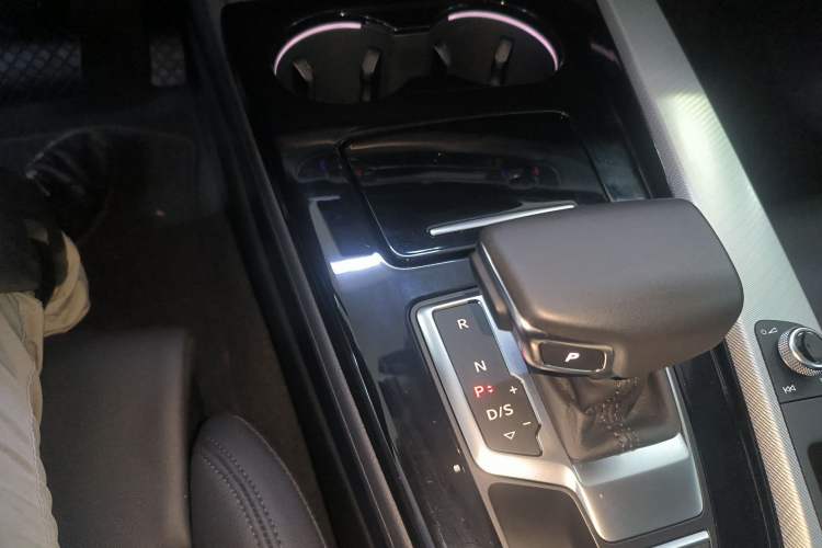 Used Audi A5 2023 Sportback 40 TFSI Fashionable and Dynamic Model Gear Lever