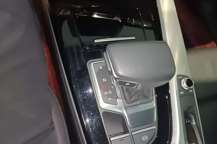 Used Audi A5 2023 Sportback 40 TFSI Fashionable and Dynamic Model Gear Lever