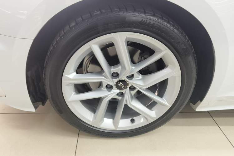 Used Audi A5 2023 Coupe 40 TFSI Fashionable and Dynamic Model Left Front Wheel Hub