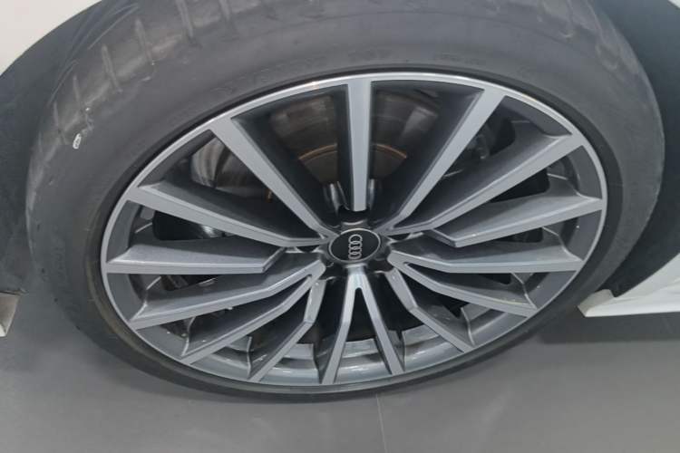 Used Audi A5 2023 Sportback 40 TFSI quattro Luxury Dynamic Edition Left Front Wheel Hub