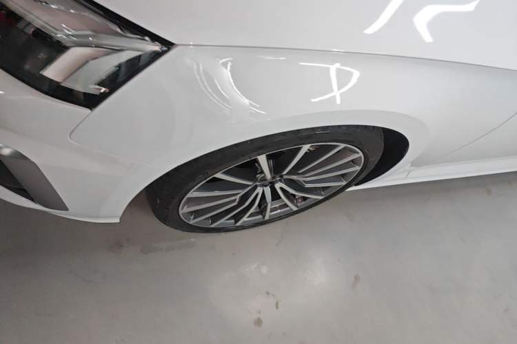 Used Audi A5 2023 Sportback 40 TFSI quattro Luxury Dynamic Edition Left Front Wheel Hub