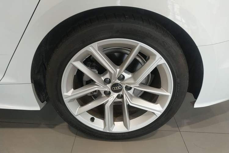 Used Audi A5 2023 Sportback 40 TFSI Fashionable and Dynamic Model Left Rear Wheel Hub
