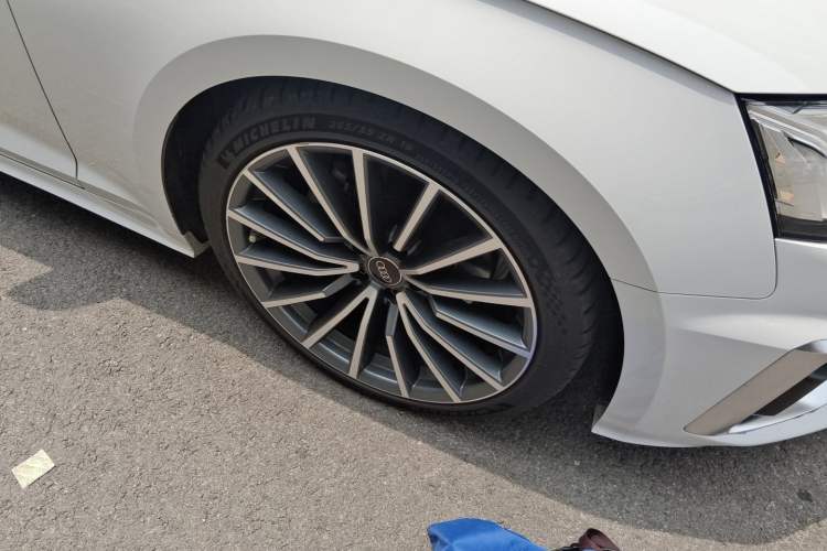 Used Audi A5 2023 Sportback 40 TFSI quattro Luxury Dynamic Edition Right Front Wheel Hub