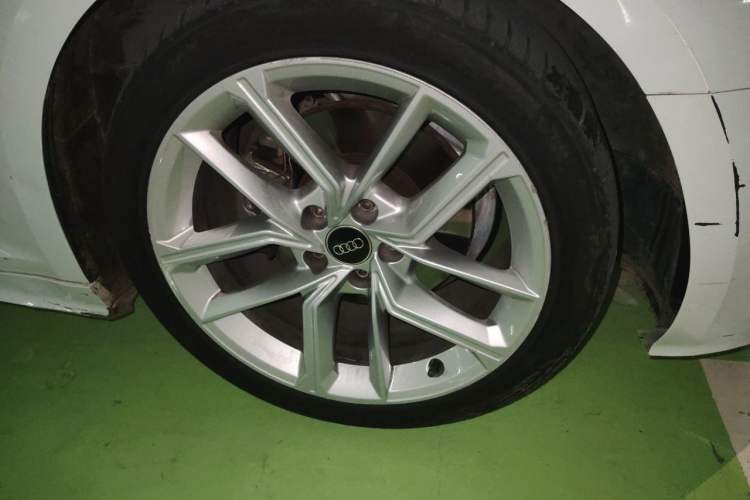 Used Audi A5 2023 Sportback 40 TFSI Fashionable and Dynamic Model Right Front Wheel Hub