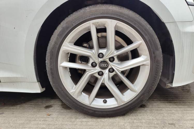 Used Audi A5 2023 Sportback 40 TFSI Fashionable and Dynamic Model Right Front Wheel Hub